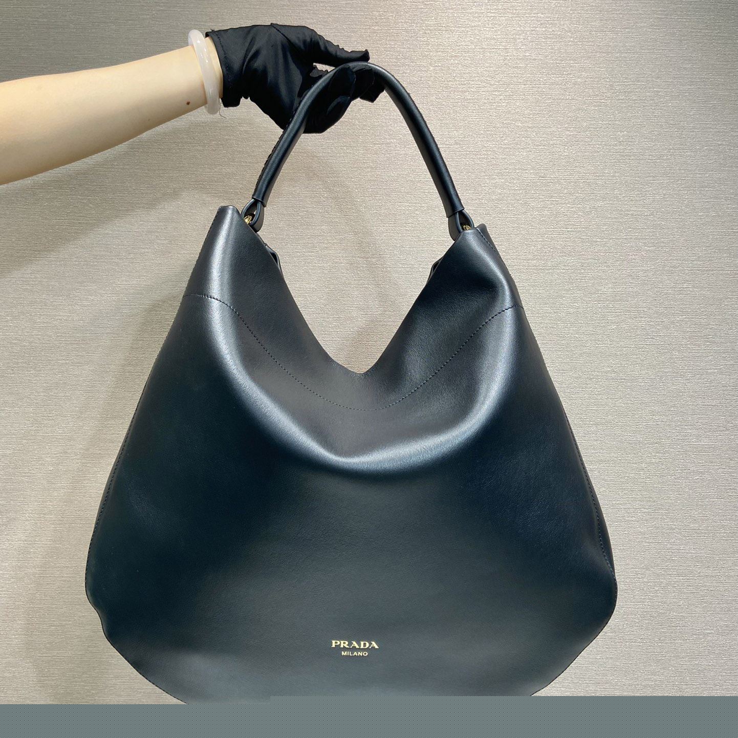 Pra*a top handle bags